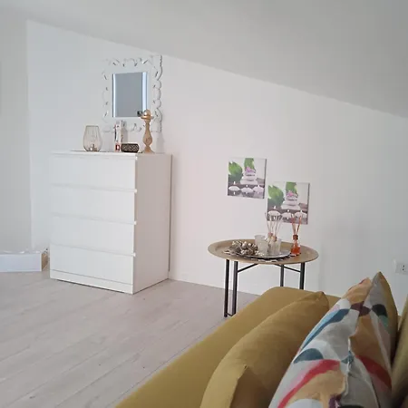 Endless Summer Apartment *